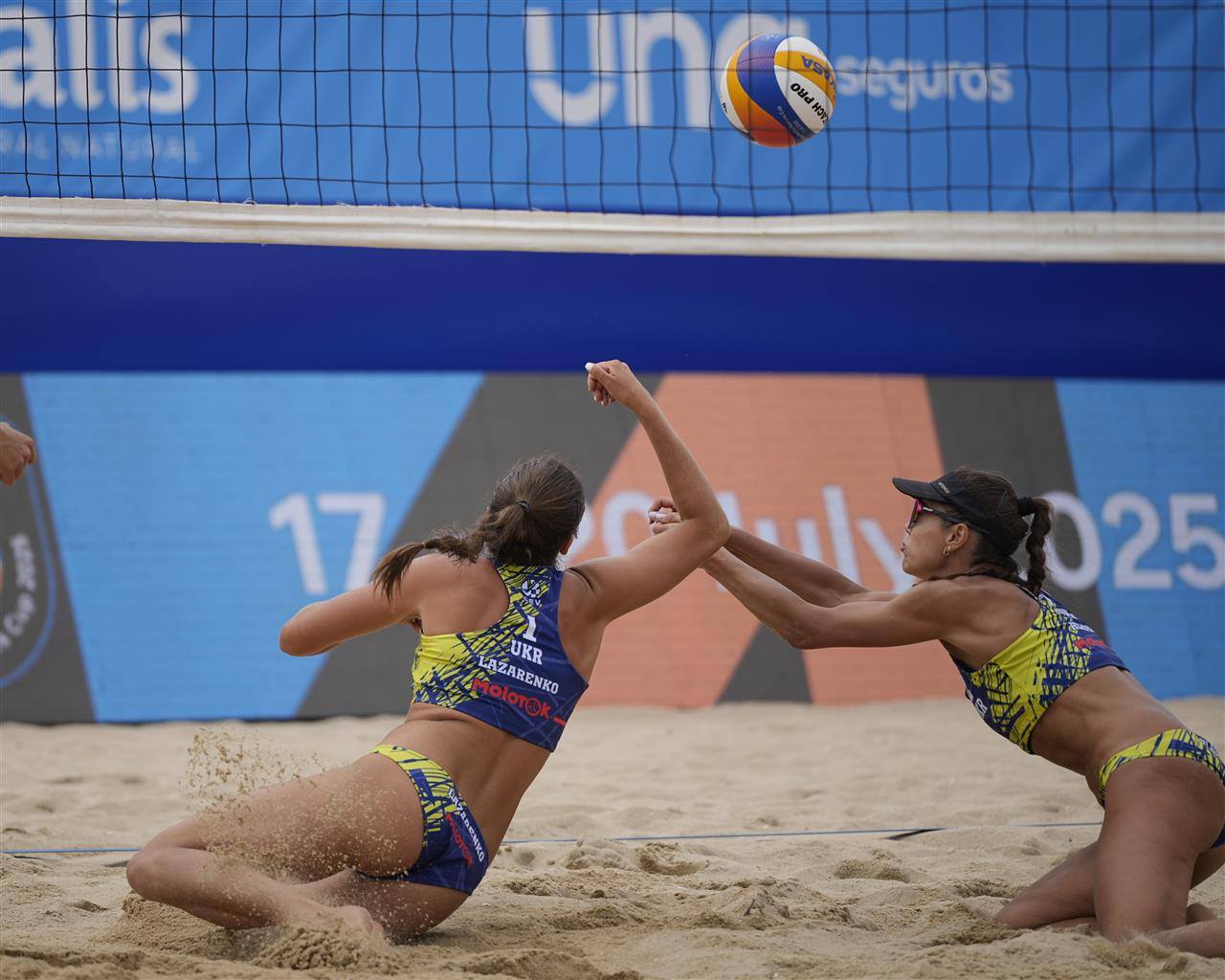 ukraine beach volleyball lazarenko hladun play